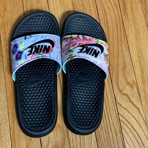 Black and floral Nike slides
